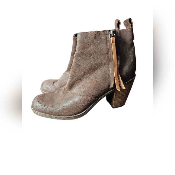 Dolce Vita Shoes - DV Dolce Vita Women's size 8.5 brown leather blocked Heel zip up ankle bootie.